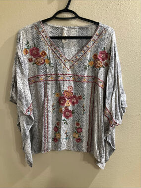 Savannah Jane embroidered floral snakeskin print blouse size M/L
